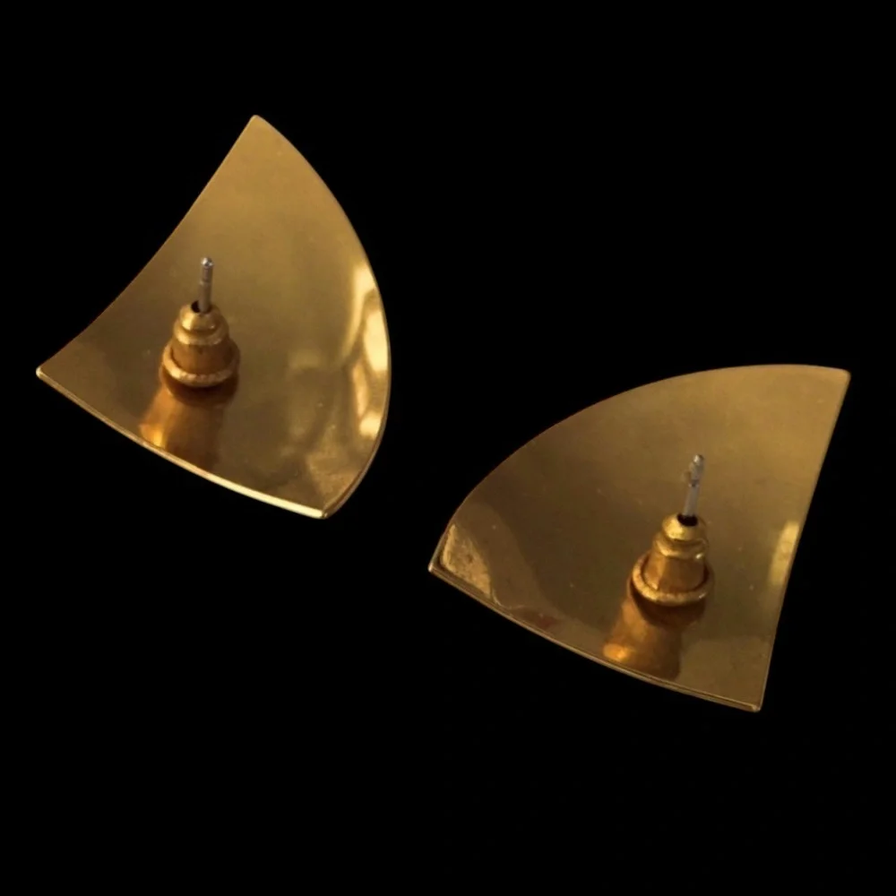 Vintage AVON Navy Enamel Gold Tone Geometric Stud Earrings - Picture 5 of 9